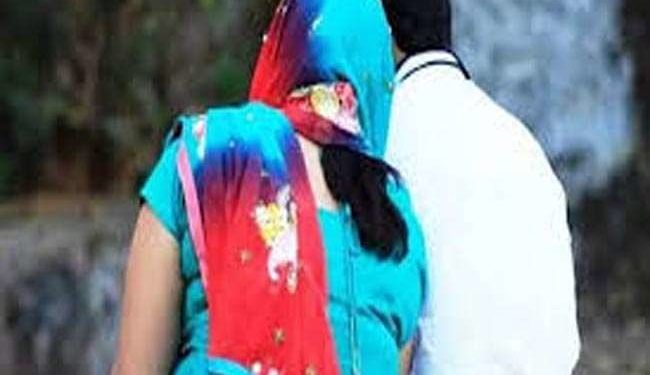 फ्लाइट से चॉकलेट खिलाने दिल्ली से पटना पहुंचा प्रेमी, खिलाया फिर कर दी पिटाई, जानिए   