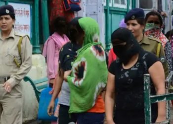 सेक्स रैकेट का खुलासा, इंटरनेट पर दलाल करते थे डील, 5000 में कॉल गर्ल की फिक्स हुई रेट