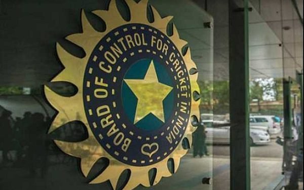 IPL टी 20 को लेकर BCCI अधिकारी का बयान- इस साल संभव नहीं लगता टूर्नामेंट