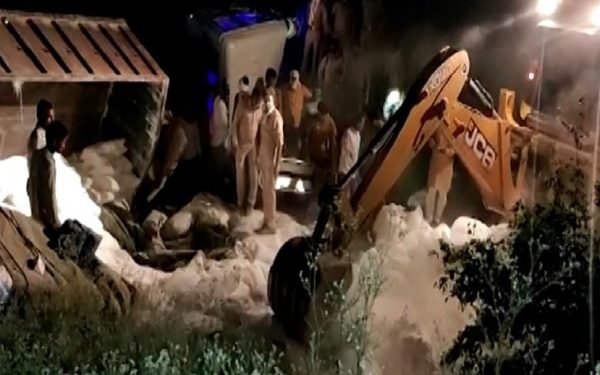 उत्तर प्रदेश के औरैया में भीषण सड़क हादसा : झारखंड-बिहार के 24 मजदूरों की मौत