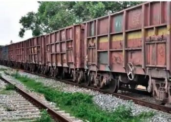 औरंगाबाद में दर्दनाक हादसा : ट्रैक पर सोये प्रवासी मजदूरों के ऊपर से गुजरी ट्रेन, 17 की मौत