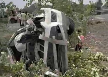 bihar news,bihar news live,bihar,bihar jharkhand news,bihar news today,bihar jharkhand news live,bihar latest news,bihar stf,bihar katihar road accident,bihar road accident news today,bihar police,road accident,jharkhand bihar news live,bihar accident news,sirf car accident, bihar stf car accident, Bihar STF की गुजरात जा रही गाड़ी रतलाम में पलटी, बिहार stf की कार पलटी