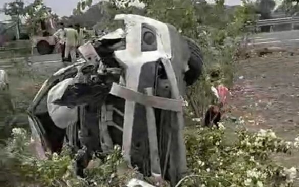 bihar news,bihar news live,bihar,bihar jharkhand news,bihar news today,bihar jharkhand news live,bihar latest news,bihar stf,bihar katihar road accident,bihar road accident news today,bihar police,road accident,jharkhand bihar news live,bihar accident news,sirf car accident, bihar stf car accident, Bihar STF की गुजरात जा रही गाड़ी रतलाम में पलटी, बिहार stf की कार पलटी