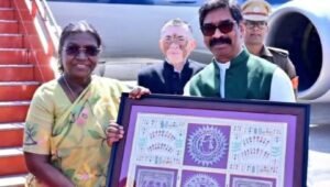 रांची एयरपोर्ट पर राष्ट्रपति द्रौपदी मुर्मु का स्वागत, सीएम हेमंत सोरेन और राज्यपाल संग जमशेदपुर में जगन्नाथ मंदिर शिलान्यास