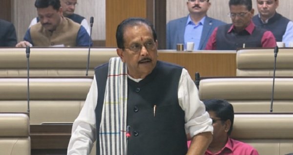 Jharkhand Budget, झारखंड वित्त मंत्री राधाकृष्ण किशोर विधानसभा में बजट पेश करते हुए, jharkhand budget 2026, झारखंड बजट 2026-27, राधाकृष्ण किशोर बजट, वित्त मंत्री झारखंड, बाल बजट झारखंड, राज्य विकास बजट, केंद्र सरकार सहयोग, जीएसटी झारखंड