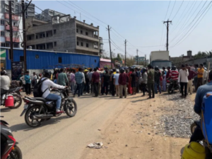 गैस संकट से भड़के लोग, सड़क जाम कर लोगों ने जताया विरोध