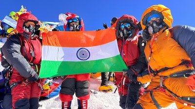 ITBP की महिला टीम ने रचा इतिहास, एवरेस्ट पर लहराया तिरंगा