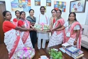 Jharkhand Mango, Palash Brand, Hemant Soren, Birsa Harit Gram Yojana, Mango Export, Dubai Export, London Export, Rural Women Empowerment, JSLPS, FPO, Mango Farming, Jharkhand Farmers, पलाश ब्रांड, झारखंड आम, हेमंत सोरेन, बिरसा हरित ग्राम योजना, ग्रामीण महिलाएं, आम निर्यात, झारखंड किसान, महिला सशक्तिकरण, सखी मंडल, आम उत्पादन, झारखंड विकास, ग्रामीण अर्थव्यवस्था, Palash Mart, APEDA, Jharkhand News, The Varta News, Palash Brand, Jharkhand Mango, Hemant Soren, Birsa Harit Gram Yojana, Rural Women Empowerment, Mango Export, Dubai Export, London Export, Jharkhand Farmers, JSLPS, Jharkhand Mango