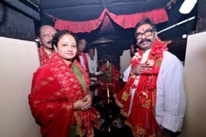 हेमन्त सोरेन, कल्पना सोरेन, माँ दिउड़ी मंदिर, तमाड़, रांची समाचार, झारखंड समाचार, CM Hemant Soren, Kalpana Soren, Deori Temple, Ranchi News, Jharkhand News, Samachar Plus