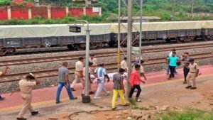 RPF Jawan Death, Namkum Railway Station, Ranchi News, Railway Track Incident, RPF Constable Death, Ranchi Breaking News, Namkum News, RPF Jawan Found Dead, Railway Track Death, Jharkhand News, Railway Police Investigation, Ranchi Railway News, Ranchi News, Namkum, RPF Jawan, Railway Police, Railway Track, Jharkhand News, Breaking News, Investigation, Railway Security Force, Ranchi, रांची समाचार, नामकुम, आरपीएफ जवान, रेलवे पुलिस, रेलवे ट्रैक, झारखंड समाचार, ब्रेकिंग न्यूज, जांच, रेलवे सुरक्षा बल, रांची