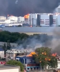 Russia Ukraine War, Moscow Drone Attack, Ukraine Attack on Moscow, Zelenskyy, Russia Airports Closed, Russia Ukraine Conflict, Moscow Attack, Ukraine Drone Strike, Zelensky News, Moscow Airports, Russia Air Defense, Oil Refinery Attack, World News, Russia, Ukraine, Moscow, Drone Attack, Volodymyr Zelenskyy, Russia Ukraine War, Moscow Airport, Oil Refinery, Global News, Military Conflict, रूस, यूक्रेन, मॉस्को, ड्रोन हमला, वोलोडिमिर जेलेंस्की, रूस-यूक्रेन युद्ध, मॉस्को एयरपोर्ट, तेल रिफाइनरी, विश्व समाचार, सैन्य संघर्ष