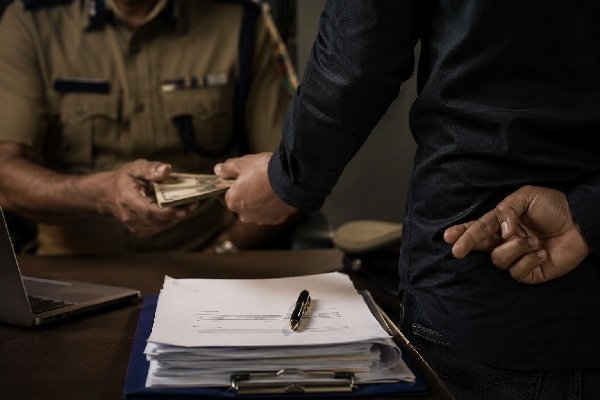 Ranchi News, Jharkhand News, Ranchi Crime, Jharkhand Police, DG Officer, DG Officer Fraud, Police Officer Cheated, Lalpur Police Station, Sanjeev Kumar, Fake Documents, Forgery Case, Fraud Case, BNS, Indian Justice Code, Crime News, Financial Fraud, Property Fraud, Land Lease Scam, Ranchi Latest News, Jharkhand Crime News, रांची समाचार, झारखंड समाचार, रांची क्राइम, झारखंड पुलिस, डीजी अधिकारी, वरिष्ठ पुलिस अधिकारी, ठगी का मामला, फर्जी दस्तावेज, जालसाजी, धोखाधड़ी, लालपुर थाना, संजीव कुमार, भारतीय न्याय संहिता, जमीन लीज घोटाला, आर्थिक अपराध, रांची पुलिस, ताजा खबर, अपराध समाचार, झारखंड क्राइम, The Varta News