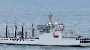 भारतीय नौसेना, INS त्रिशूल, MV Golden Arsenal, समुद्री लुटेरे, MARCOS कमांडो, Indian Navy, Piracy Attack, Gulf of Aden, The Varta, Breaking News, भारतीय नौसेना, INS त्रिशूल, MARCOS, समुद्री डकैती, MV Golden Arsenal, हिंद महासागर, अदन की खाड़ी, रक्षा समाचार, The Varta