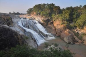 सुग्गा बांध फॉल लातेहार का खूबसूरत दृश्य